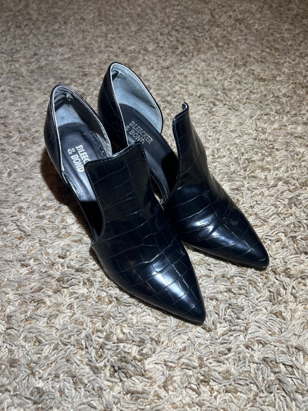 Breckelle & Bond Black Croc-Embossed Pointed Toe Heeled Booties